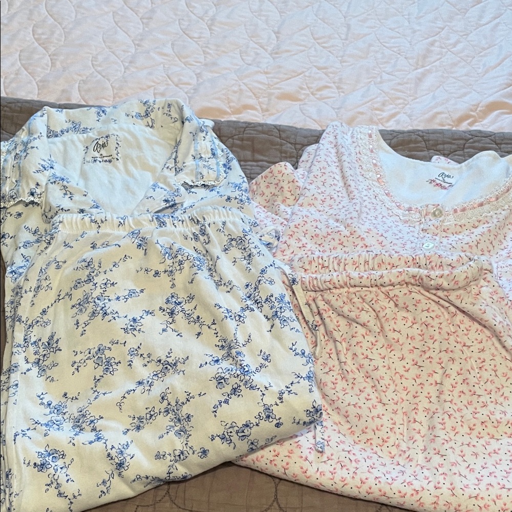 Aria Soft 60 cotton 40 polyester blend Floral Pajama Sets in Blue and Pink